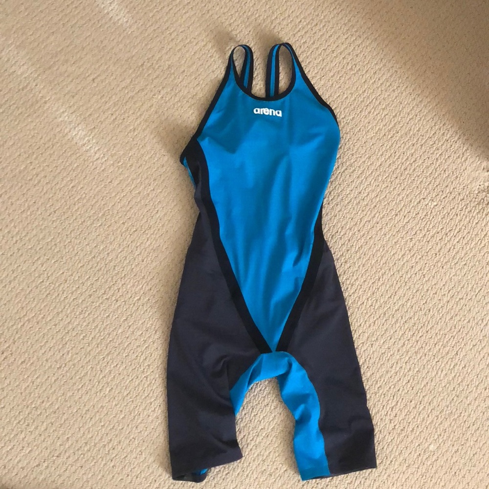 Tech swim suit. Arena carbon pro size 28